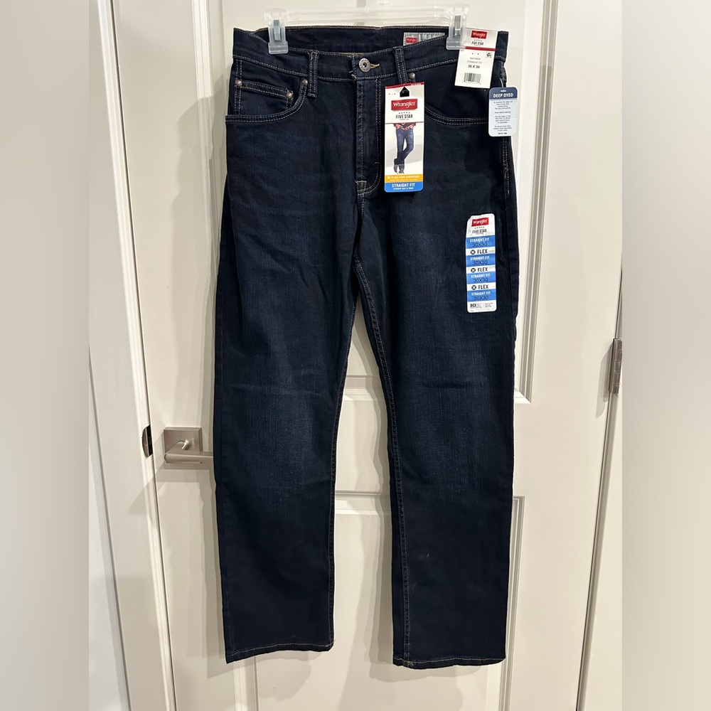Wrangler jeans men straight fit 30x30 Deep dyed
New with a tag